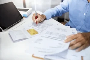 Knowledge & Policy Agent
